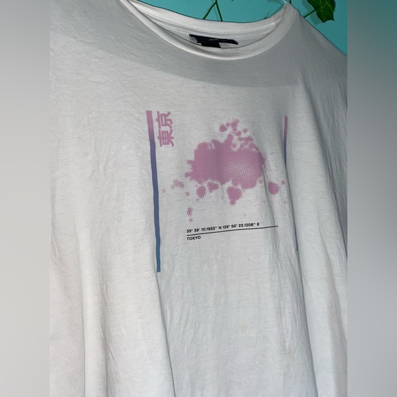 White graphic tee - Picture 14 of 16